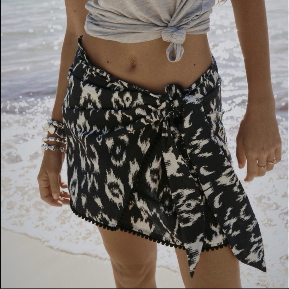Zara Black White Wrap Mini Skirt Knot Sarong Style Beach Cover Up Size S NWT